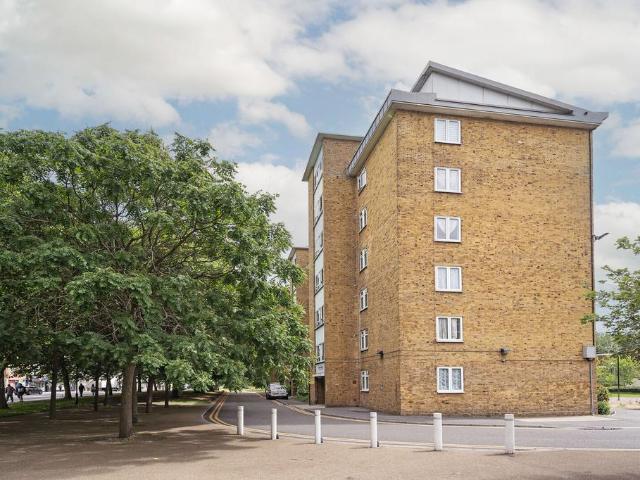 Flat for sale in Stepney, Greater London