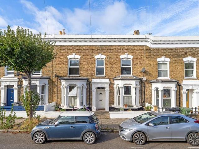 Flat for sale in London Borough of Lambeth, Greater London