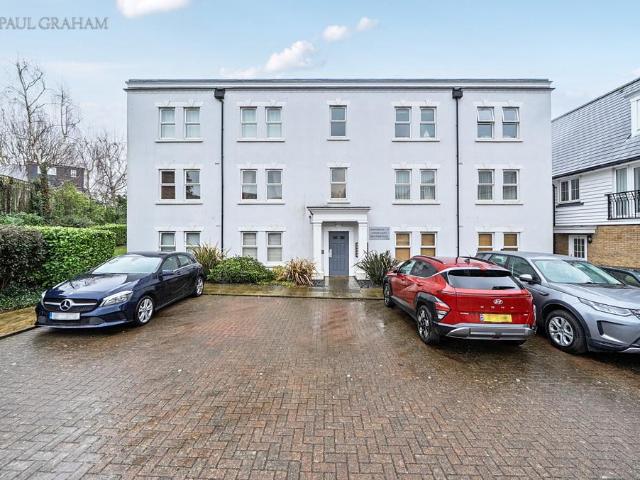 Flat for sale in The Wrythe, Greater London