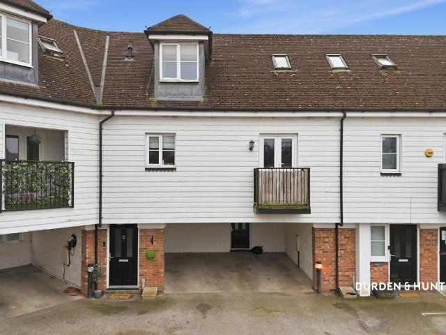 Flat for sale in Ongar, Epping