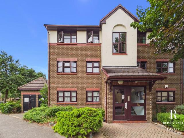 Flat for sale in Hackbridge, Greater London