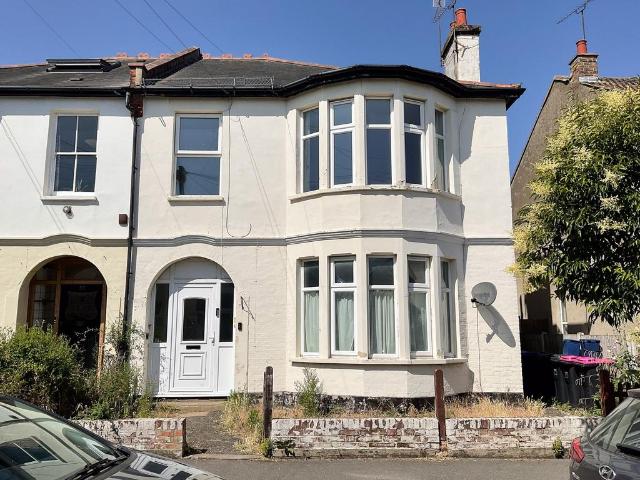 Flat for sale in Alton Barnes, Essex