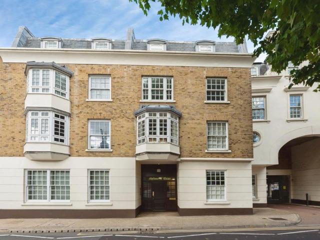 Flat for sale in Gravesend Town Centre, Gravesham