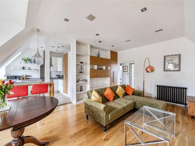 Flat for sale in Crystal Palace, Greater London