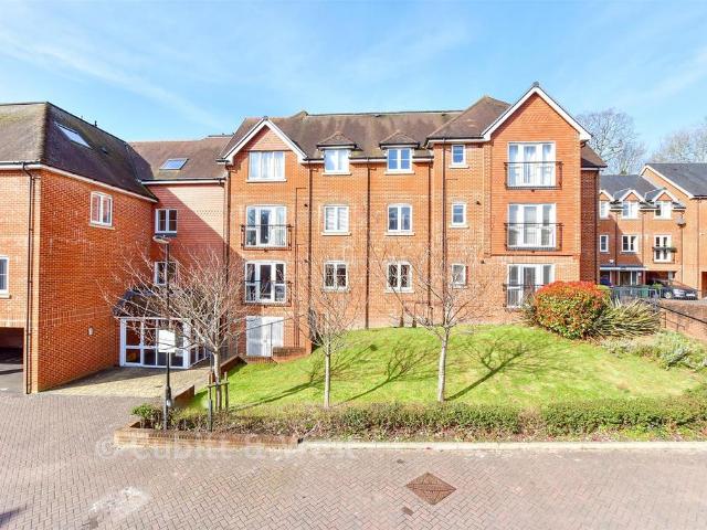 Flat for sale in Bolton Low Houses, Hampshire