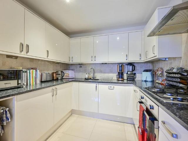 Flat for sale in Putney, Greater London
