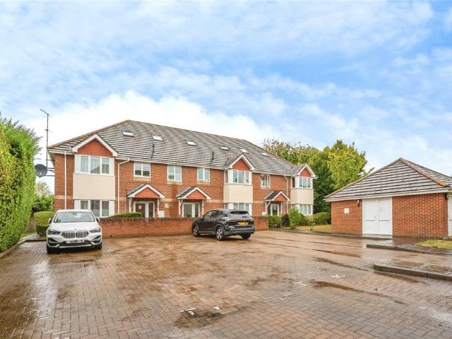 Flat for sale in Helford, Hampshire