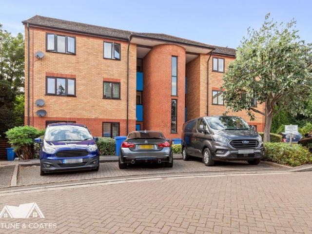 Flat for sale in Old Harlow, Harlow
