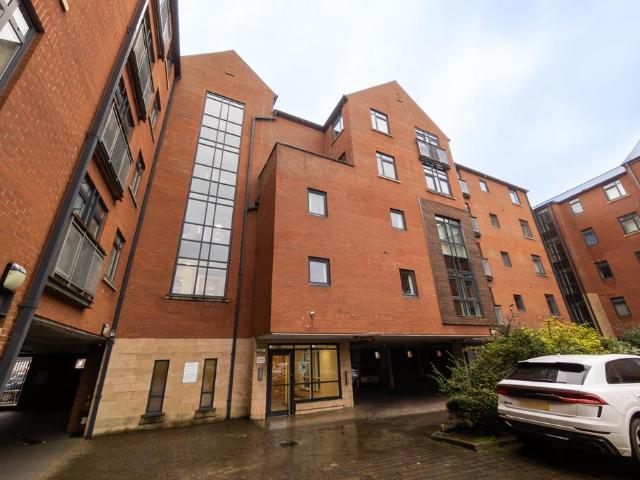 Flat for sale in Old Town, Hull