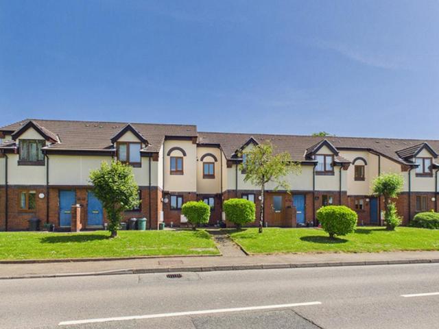 Flat for sale in Carmarthen, Wales