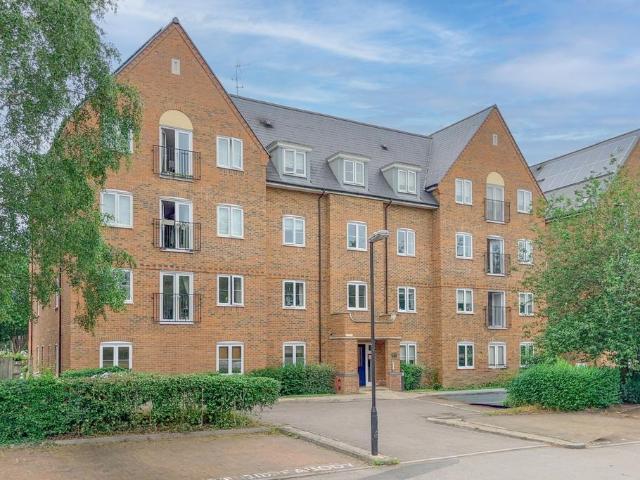 Flat for sale in Leighton-Linslade, Leighton Buzzard