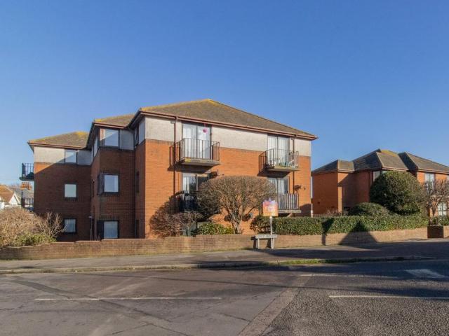 Flat for sale in Acol, Kent