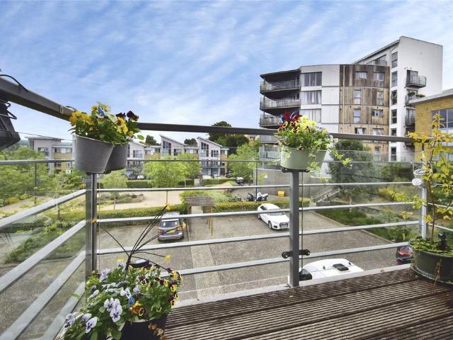 Flat for sale in Midway, Kent