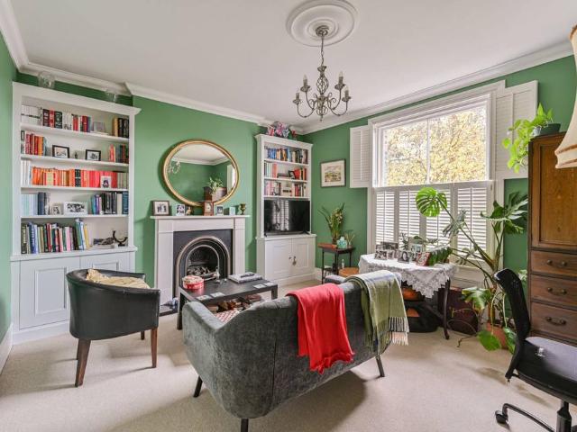 Flat for sale in Streatham, Greater London