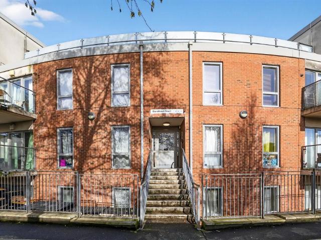Flat for sale in Shepherd's Bush, Greater London