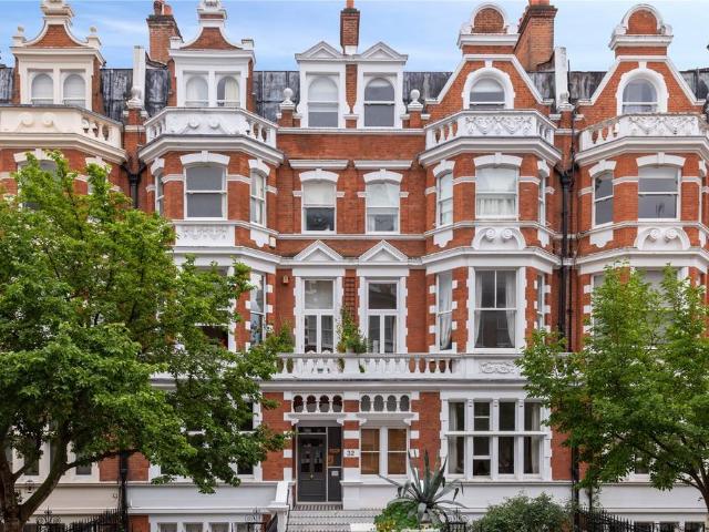 Flat for sale in South Kensington, Greater London