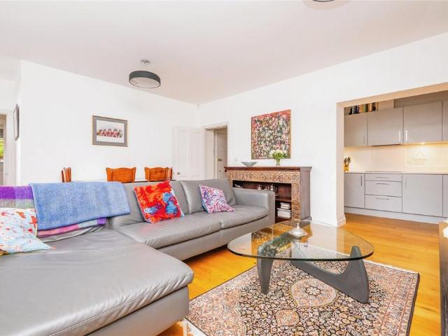 Flat for sale in Littlecote, West Sussex