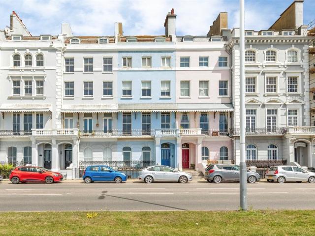 Flat for sale in West Marina, Guestling Green