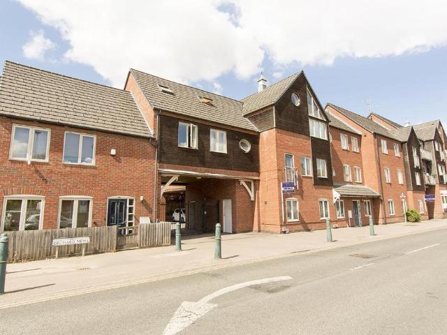 Flat for sale in Whetstone, Pinfold