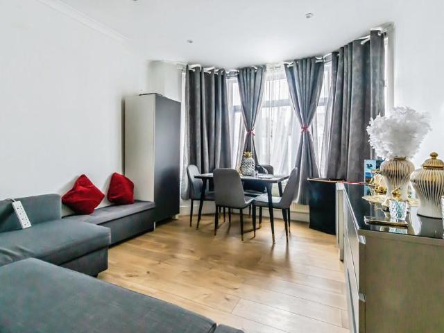 Flat for sale in London Borough of Croydon, Greater London