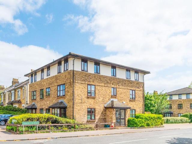 Flat for sale in Penge, Greater London