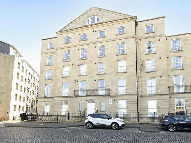 Flat for sale in Gayfield, Broughton