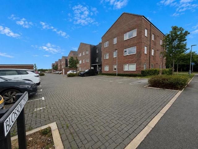 Flat for sale in Fretherne, Hertfordshire