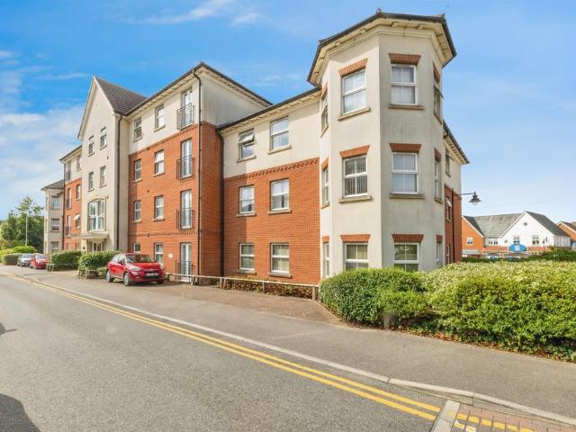 Flat for sale in Glebe Park, Brayford