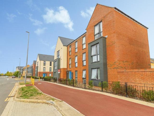 Flat for sale in Brooklands, Milton Keynes