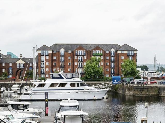 Flat for sale in SA1 Swansea Waterfront, Swansea