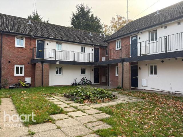 Flat for sale in Key Street, Suffolk