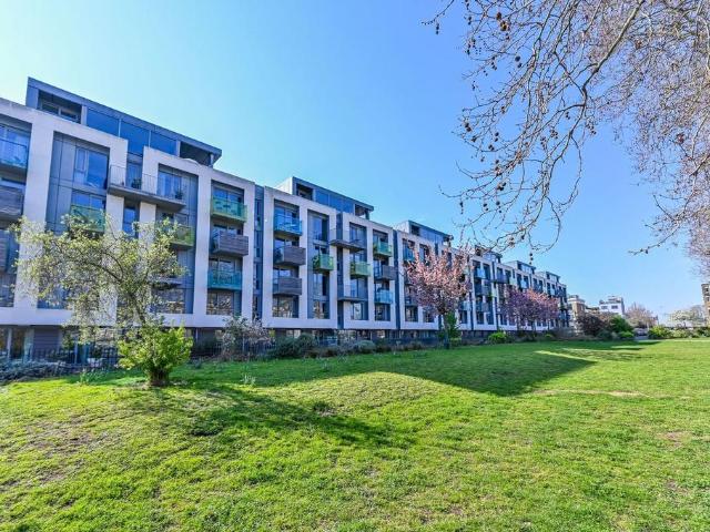 Flat for sale in Barnsbury, Greater London