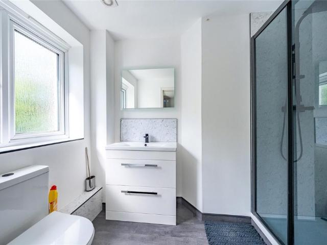 Flat for sale in Midway, Kent