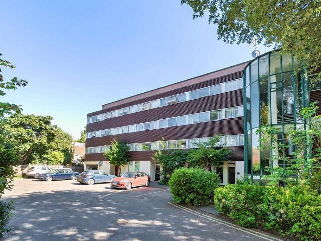 Flat for sale in Southfields, Greater London