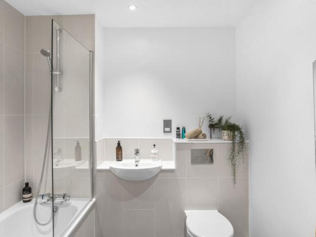 Flat for sale in Purley, Purley