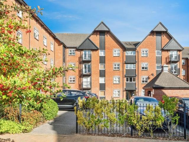 Flat for sale in Leighton-Linslade, Linslade