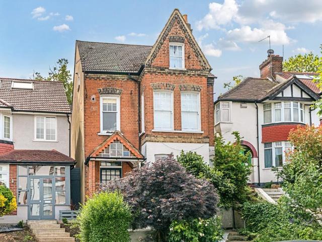 Flat for sale in West Norwood, Greater London