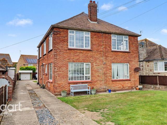 Flat for sale in Dale Hill, Essex