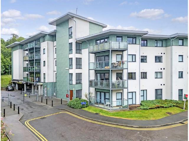 Flat for sale in Navestock Side, Essex