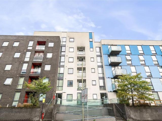 Flat for sale in Widmore, Greater London