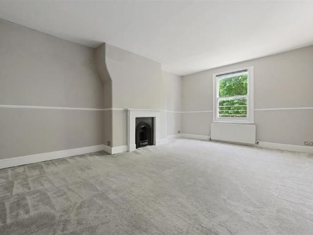 Flat for sale in Brook Green, Greater London