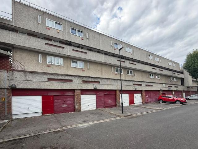 Flat for sale in Thamesmead, Greater London