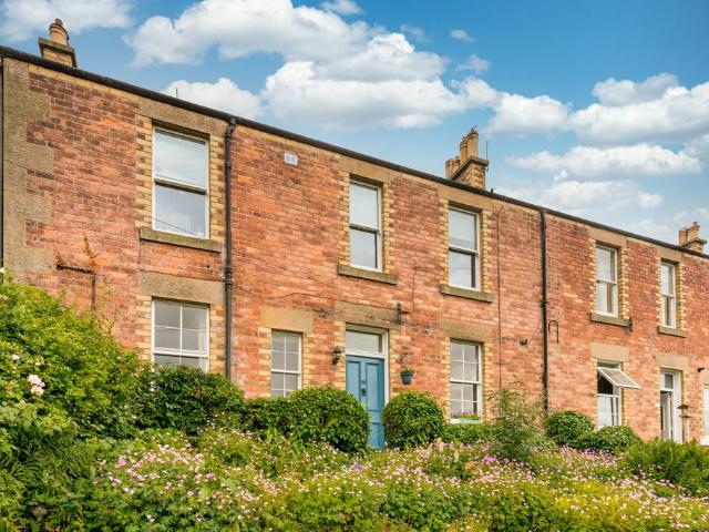 Flat for sale in Blackford, Scotland