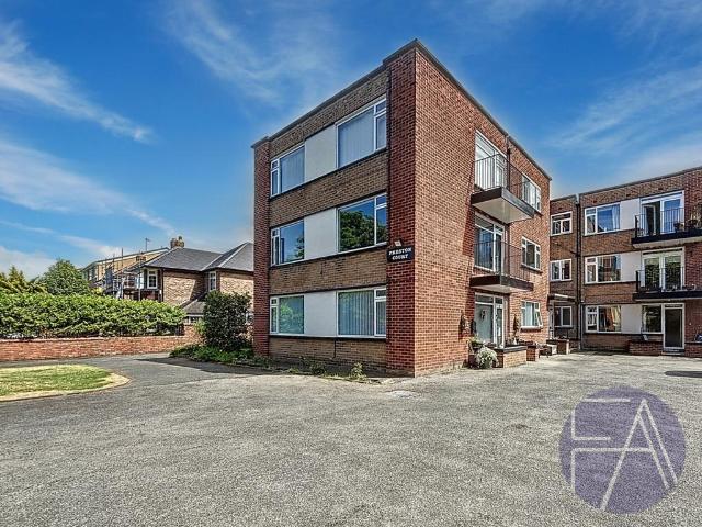 Flat for sale in Meols Cop, Southport