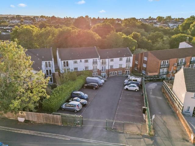 Flat for sale in Stockwood, Bristol