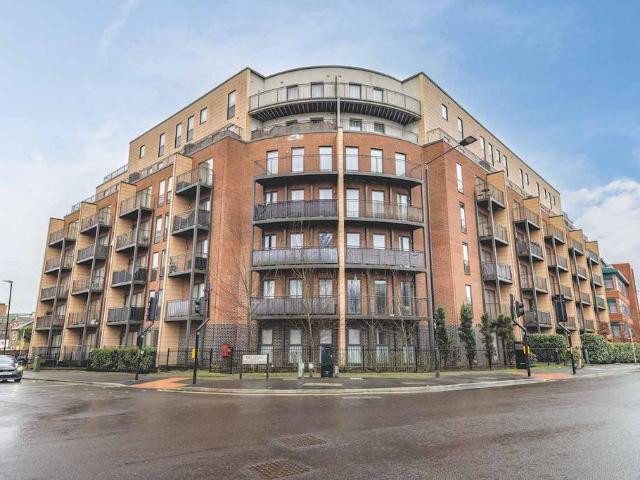 Flat for sale in Slough