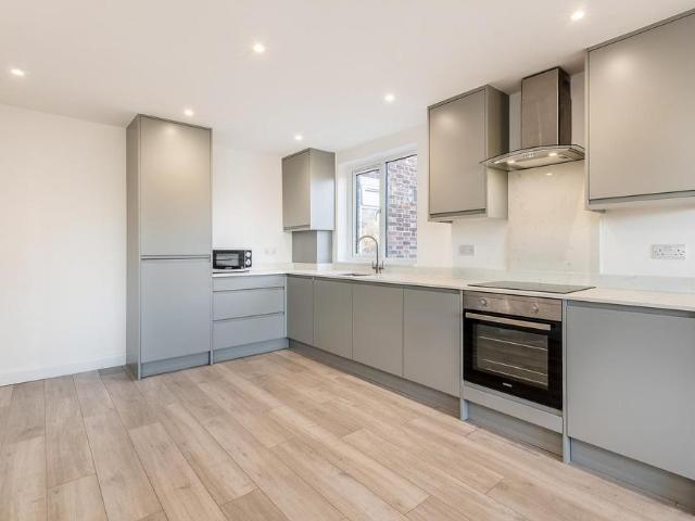 Flat for sale in West Norwood, Greater London