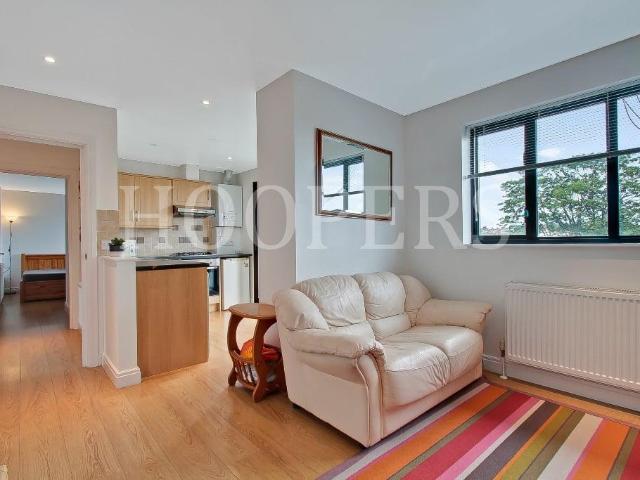 Flat for sale in Dollis Hill, Greater London