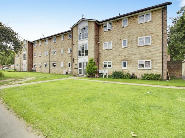 Flat for sale in Fretherne, Hertfordshire