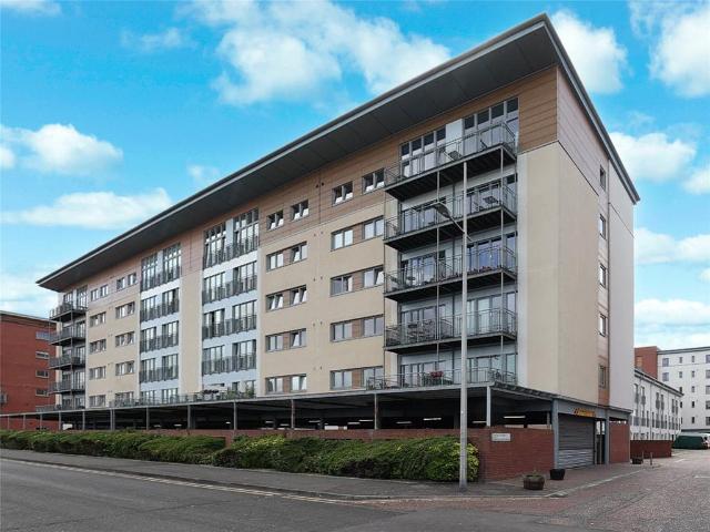 Flat for sale in City Quay, Scotland